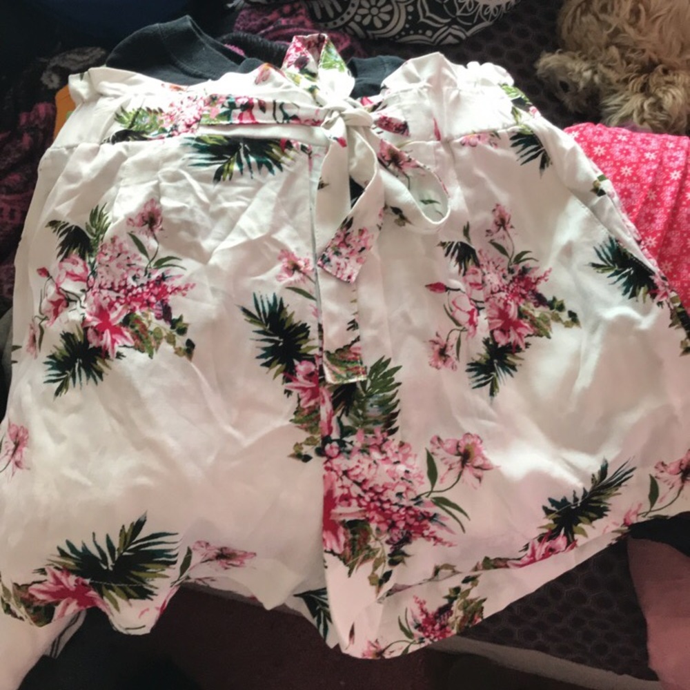 High waist paper bag shorts